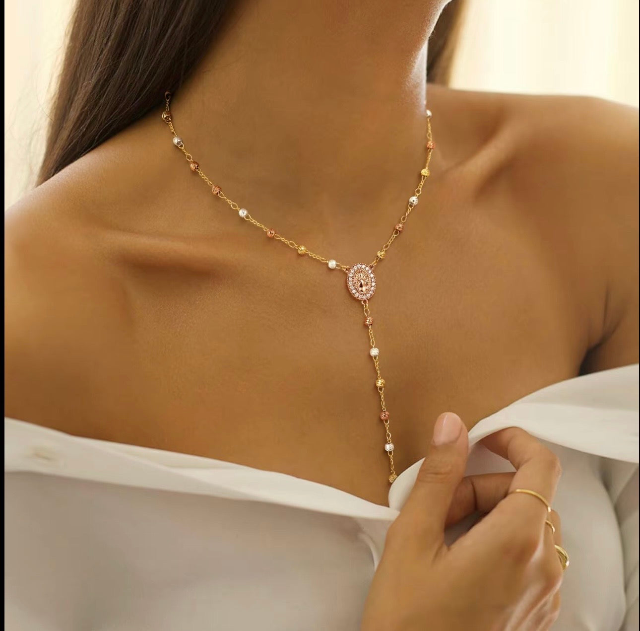 Camandula de virgen en Oro Laminado (Oro rosa, blanco y dorado)