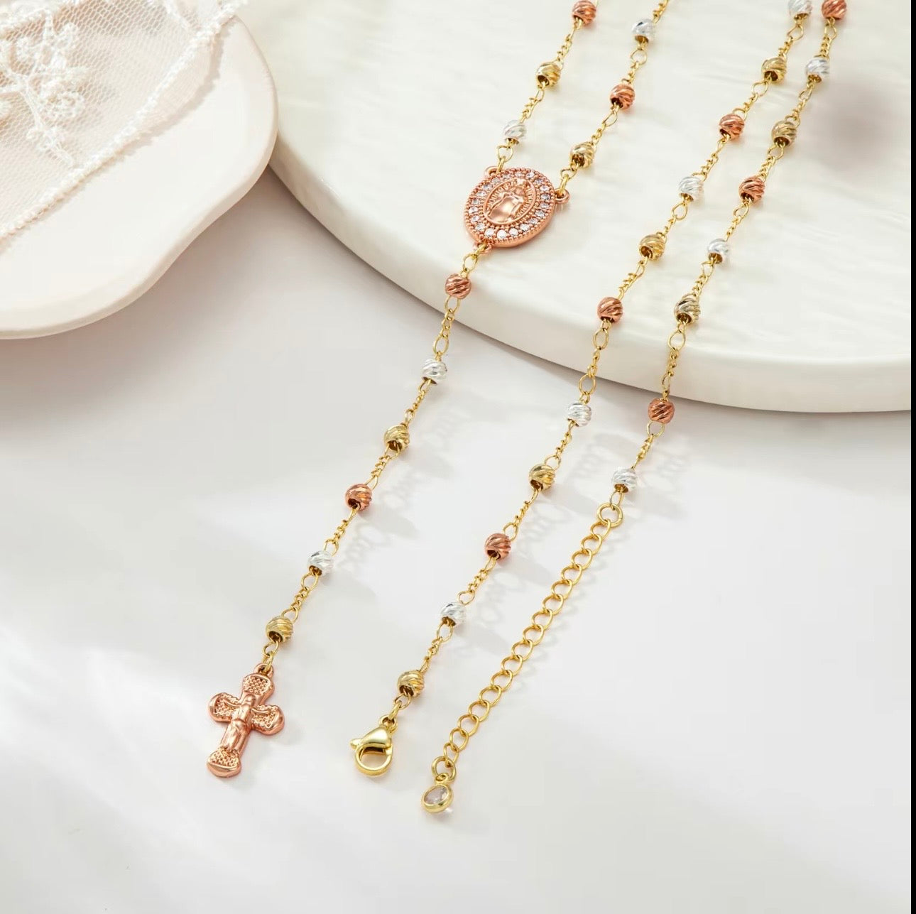 Camandula de virgen en Oro Laminado (Oro rosa, blanco y dorado)